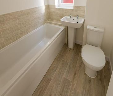 3 bedroom semi-detached house to rent - Photo 5