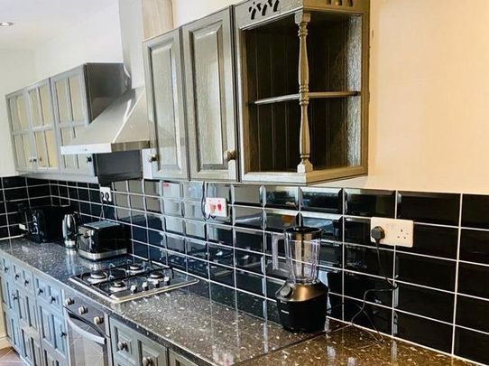 1 bedroom in a house share to rent - Photo 1