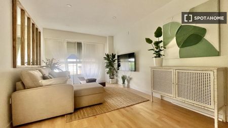 1 room luxury Flat for rent in Valencia - Photo 3