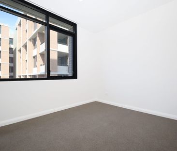Modern Two-bedroom, perfectly appointed for a convenient lifestyle - Photo 4