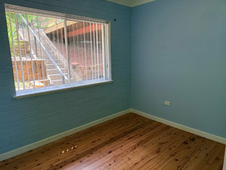 3 Bedroom Downstairs Flat - Photo 2