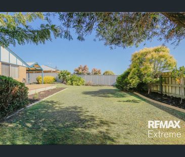 SPACIOUS FAMILY HOME IN QUIET CUL-DE-SAC - Photo 3