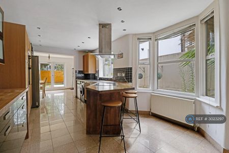 4 bedroom terraced house to rent - Photo 4