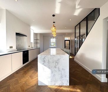 4 bedroom detached house to rent - Photo 4