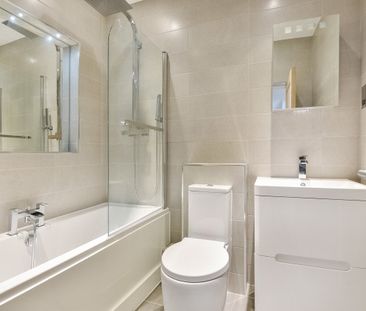 Flat to rent - Baston Road, Bromley, BR2 - Photo 5