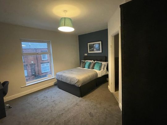 1 bedroom in a house share to rent - Photo 1