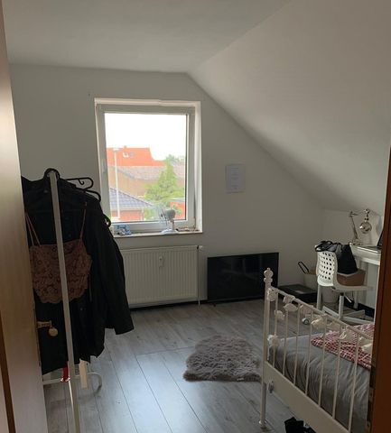 gemütliche 2,5 Zi-DG-Wohnung mit Loggia in Nienburg OT Holtorf - Photo 4