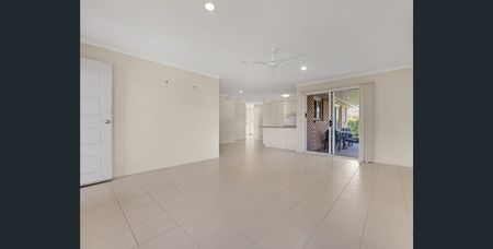 5 MINUTES TO THE BOAT RAMP & LOCAL SHOPPING - Photo 2