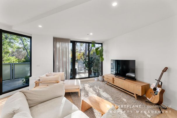 Spacious & Stylish 3-Bedroom Apartment with Leafy Outlook - Photo 1