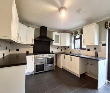 2 bedroom semi-detached house to rent - Photo 4