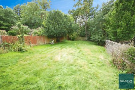 4 bedroom semi-detached house to rent - Photo 4
