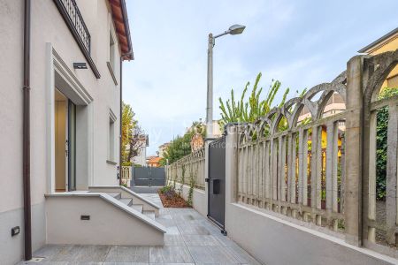 Single Family Home - Photo 3