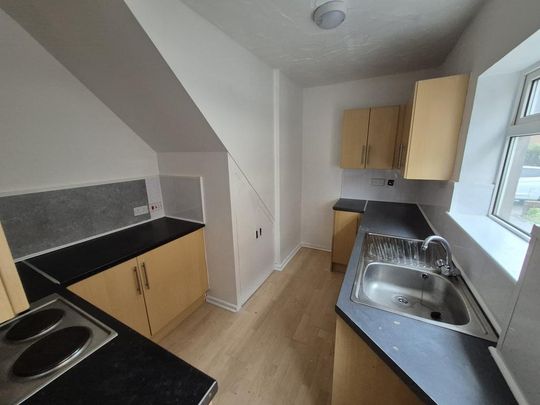 4 bedroom semi-detached house to rent - Photo 1