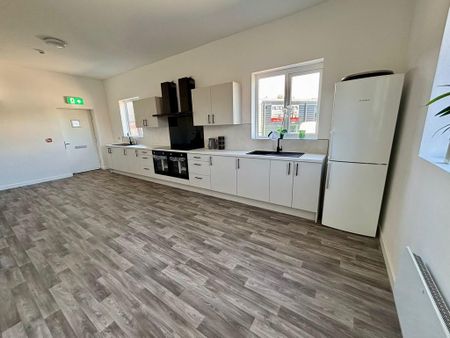 1 bedroom in a house share to rent - Photo 4