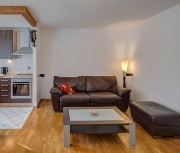 Sapcious 2-room apartment with duplex parking garage - Photo 1