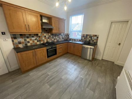 3 bedroom apartment to rent - Photo 2
