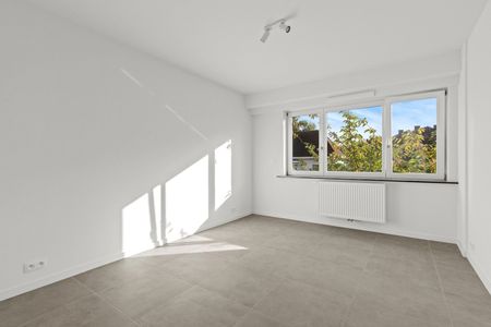 Volledig gerenoveerd GELIJKVLOERS appartement in Ronse! - Photo 4