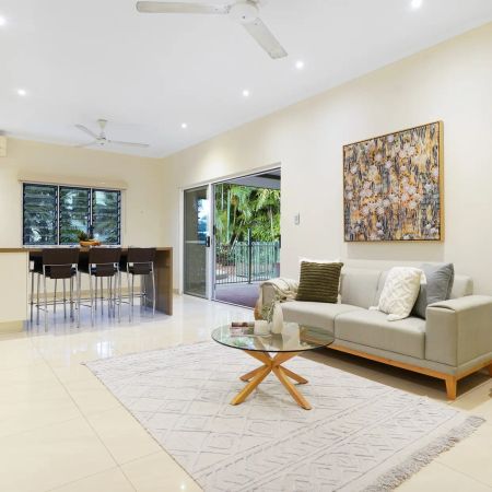 Stunning Bayview Home! - Photo 2