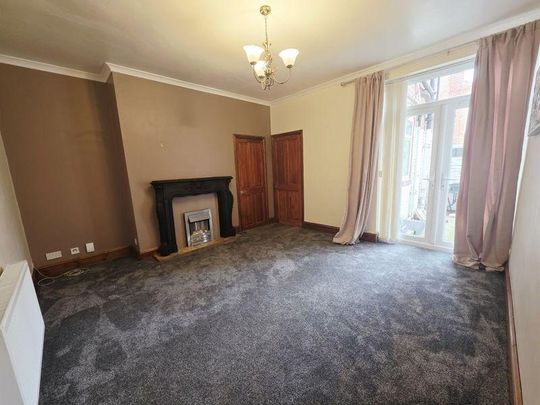 2 bedroom ground floor flat to rent - Photo 1