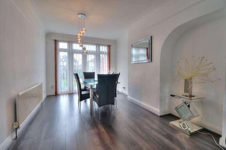 Langham Drive, Romford, RM6 - Photo 3