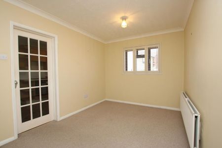 4 bedroom detached house to rent - Photo 3