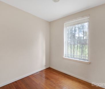 Freshly Painted Ground Floor Unit in Prime Maribyrnong Location - Photo 1