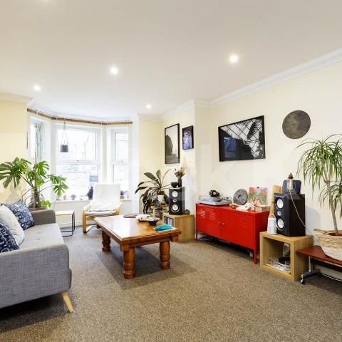 4 bedroom house located a short walk to Stoke Newington Station - Photo 1