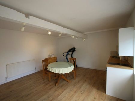 Flat to rent on - Photo 3