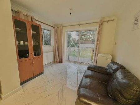 4 bedroom semi-detached house to rent - Photo 2