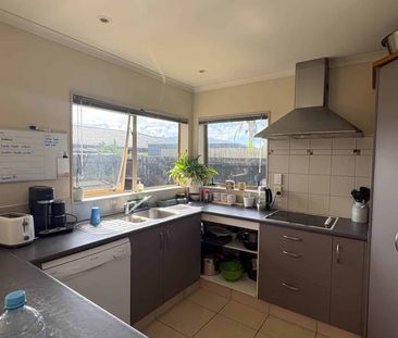 Location & Freshly Painted in Papamoa - Photo 1