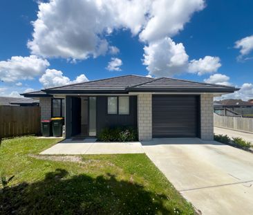 Near new two bedroom townhouse - Photo 1