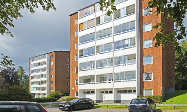 Karlstorpsvägen 92, Trollhättan - Photo 1