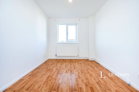 3 bedroom property to rent Challacombe, Furzton, Milton Keynes, MK4 - Photo 5