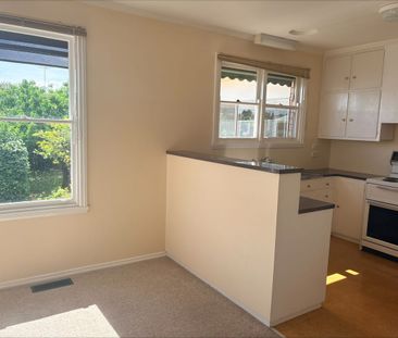 Neat family home with gardener included - Photo 5