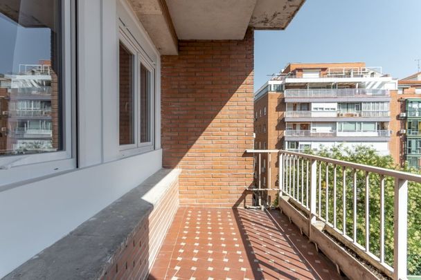 Cozy double room in calle Quintana - Photo 1