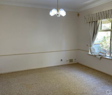 Character family home with pool - Photo 1