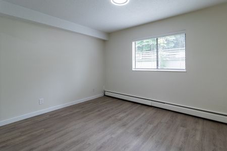 Tiffany Gardens Apartments - Photo 3