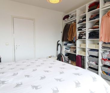 Appartement te huur in Schaarbeek voor € 980 met 1 slaapkamer - Photo 1