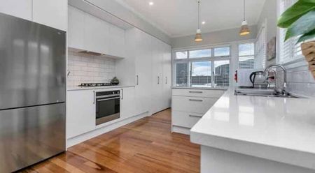 Beautiful Family Home - Photo 5