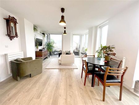 2 bedroom flat to rent - Photo 2