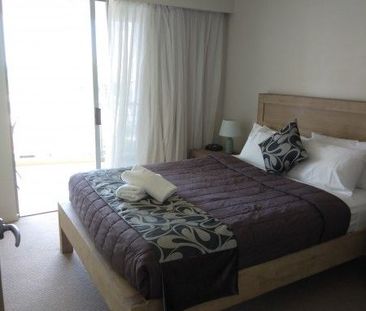 Convenient 1-Bedroom Fully Furnished Apartment â Trilogy, Surfers... - Photo 4