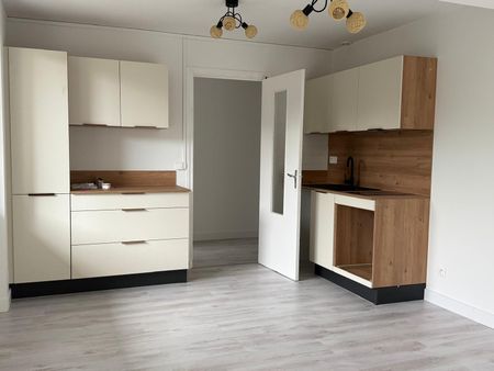 Location Appartement 2 pièces 49m² VALS LES BAINS 07600 - Photo 3