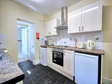 3 bedroom terraced house to rent - Photo 5