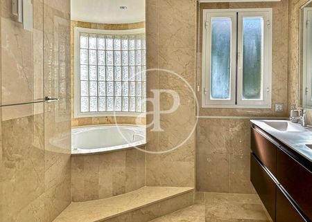 Apartment for Rent in Portals Nous - Photo 2