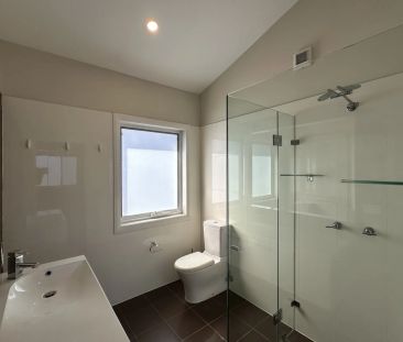 Modern One Bedroom Apartment - Photo 4