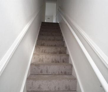 3 bedroom end of terrace house to rent - Photo 2