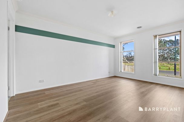 Lifestyle and Location with Parkland Views! - Photo 1