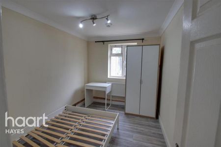 5 bedroom semi-detached house to rent - Photo 4