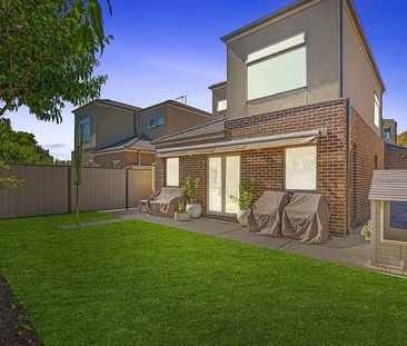 39 Almond Close, Werribee - Photo 3