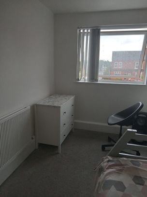 Room in a Shared Flat, New Devonshire Square, M7 - Photo 1